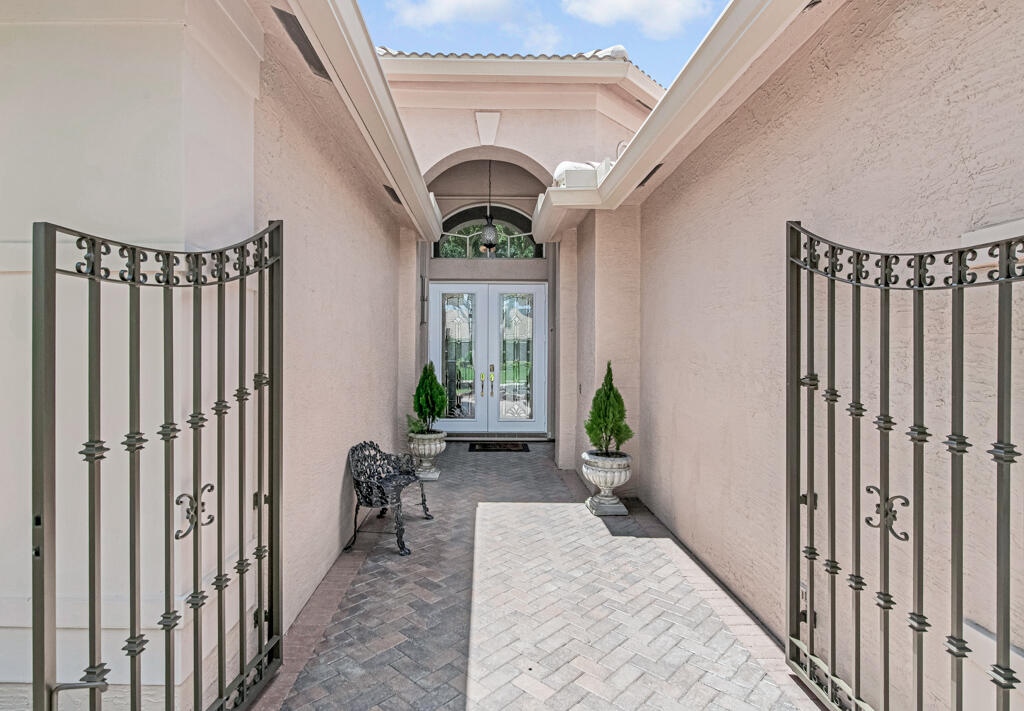 VALENCIA SHORES - Residential