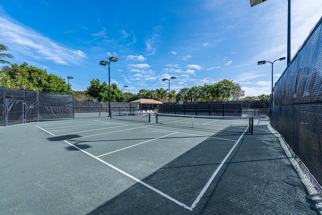 VALENCIA SHORES - Residential