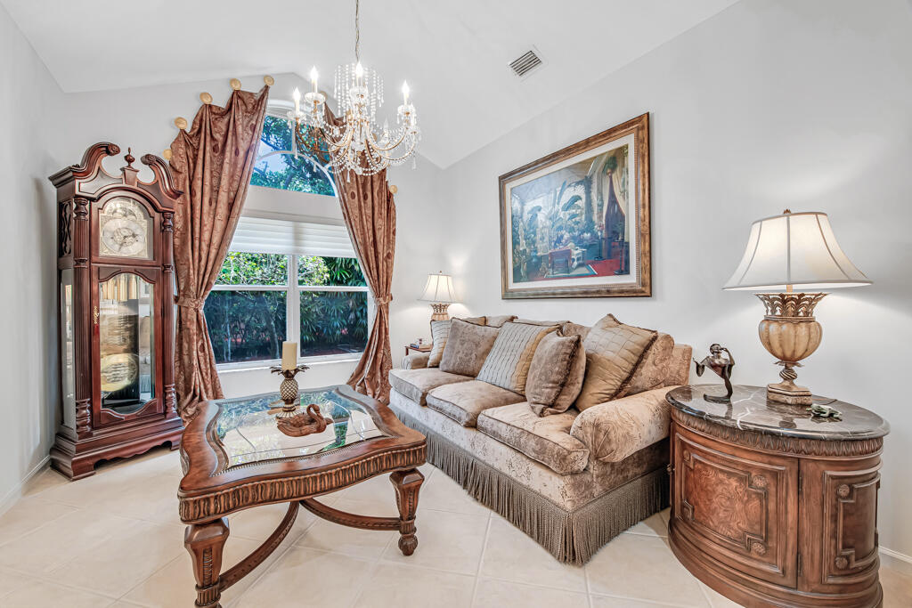 VALENCIA SHORES - Residential