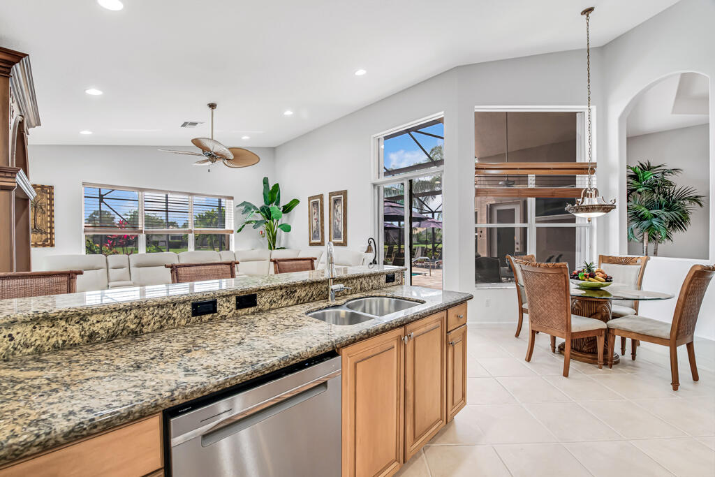 VALENCIA SHORES - Residential