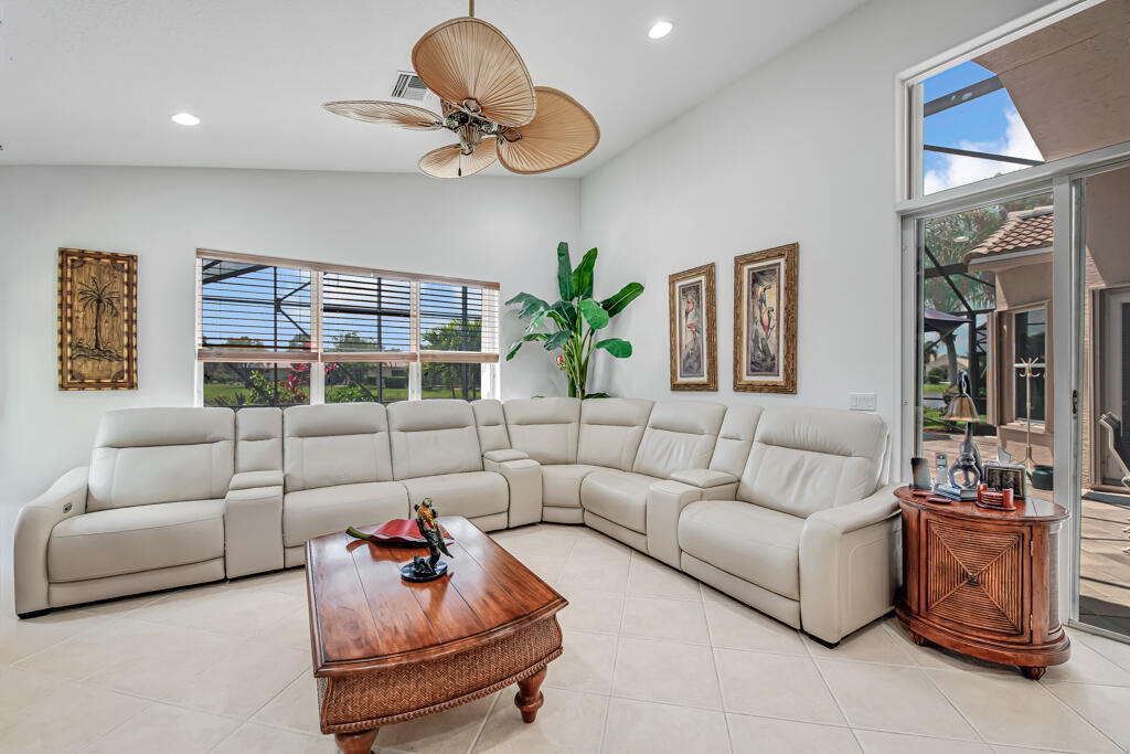 VALENCIA SHORES - Residential