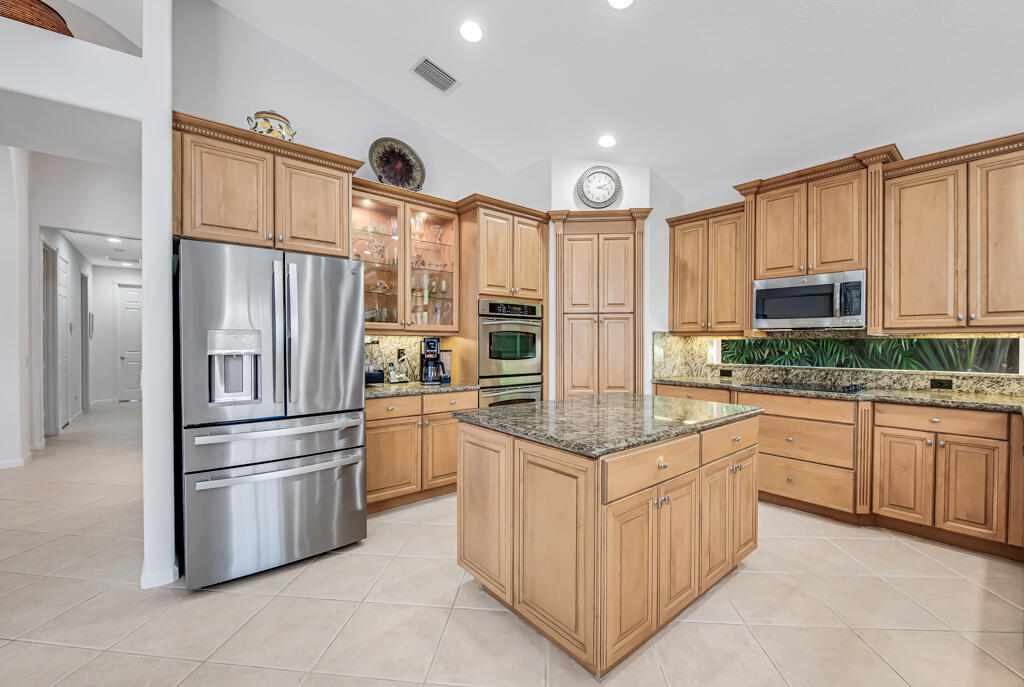 VALENCIA SHORES - Residential