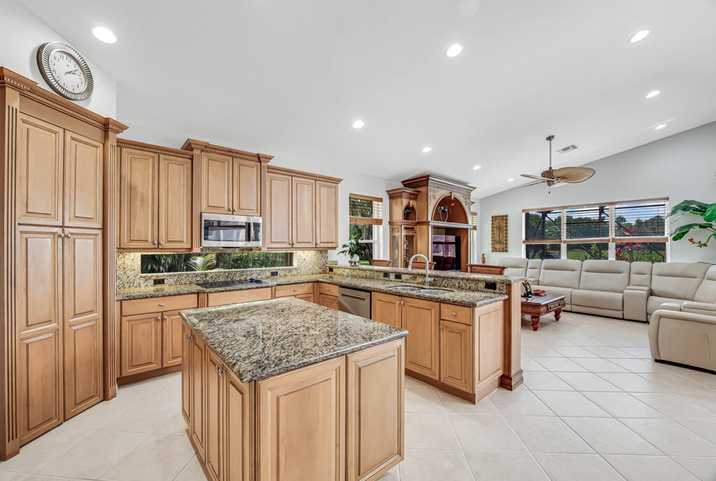 VALENCIA SHORES - Residential