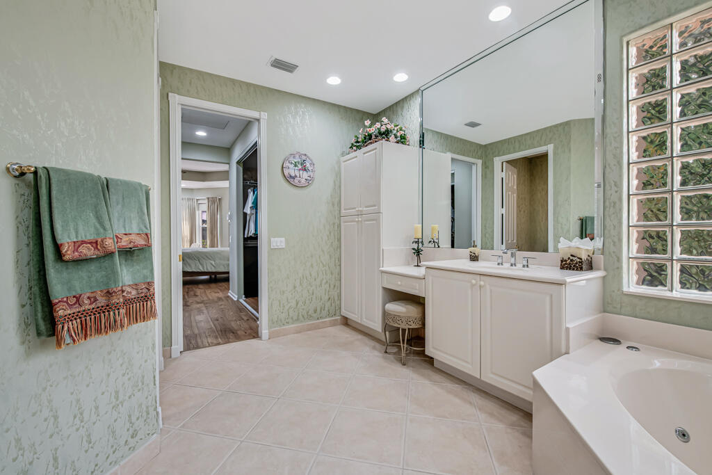 VALENCIA SHORES - Residential