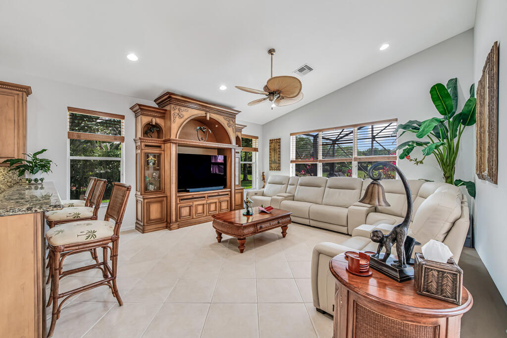 VALENCIA SHORES - Residential