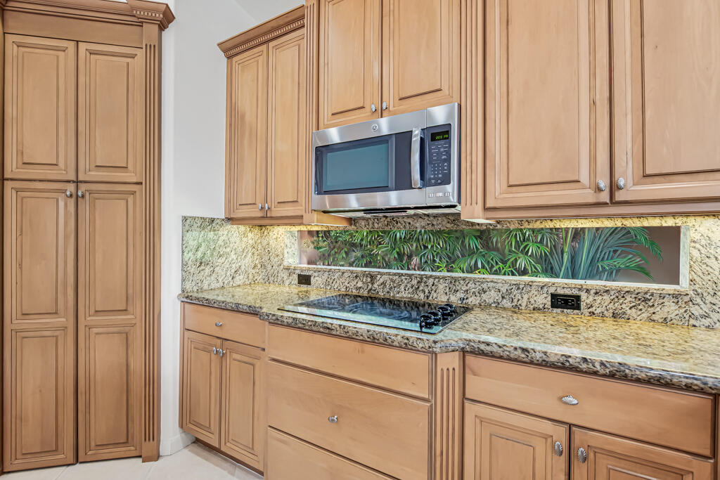VALENCIA SHORES - Residential