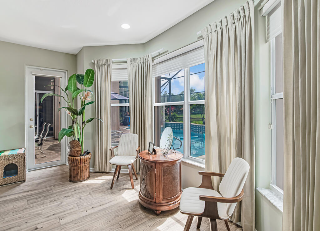 VALENCIA SHORES - Residential