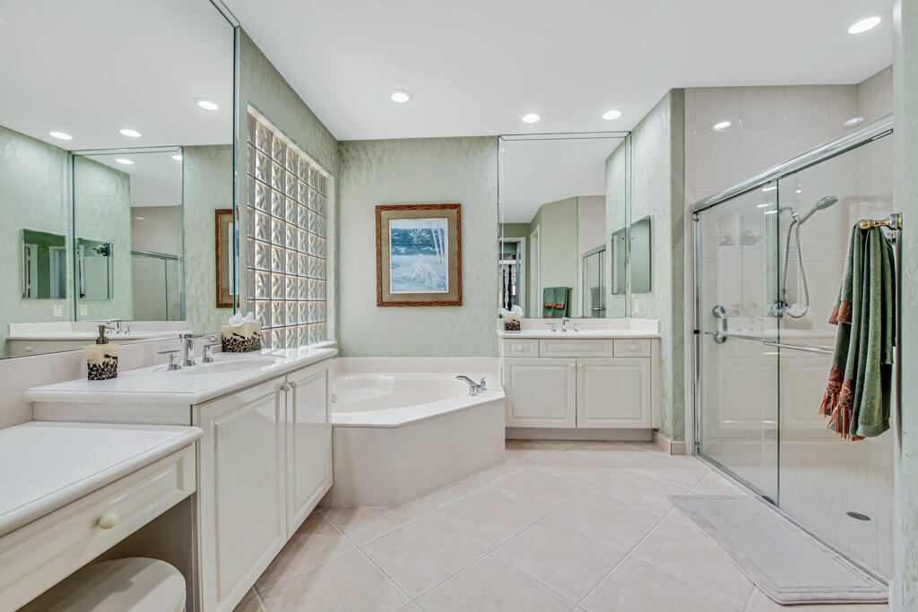 VALENCIA SHORES - Residential