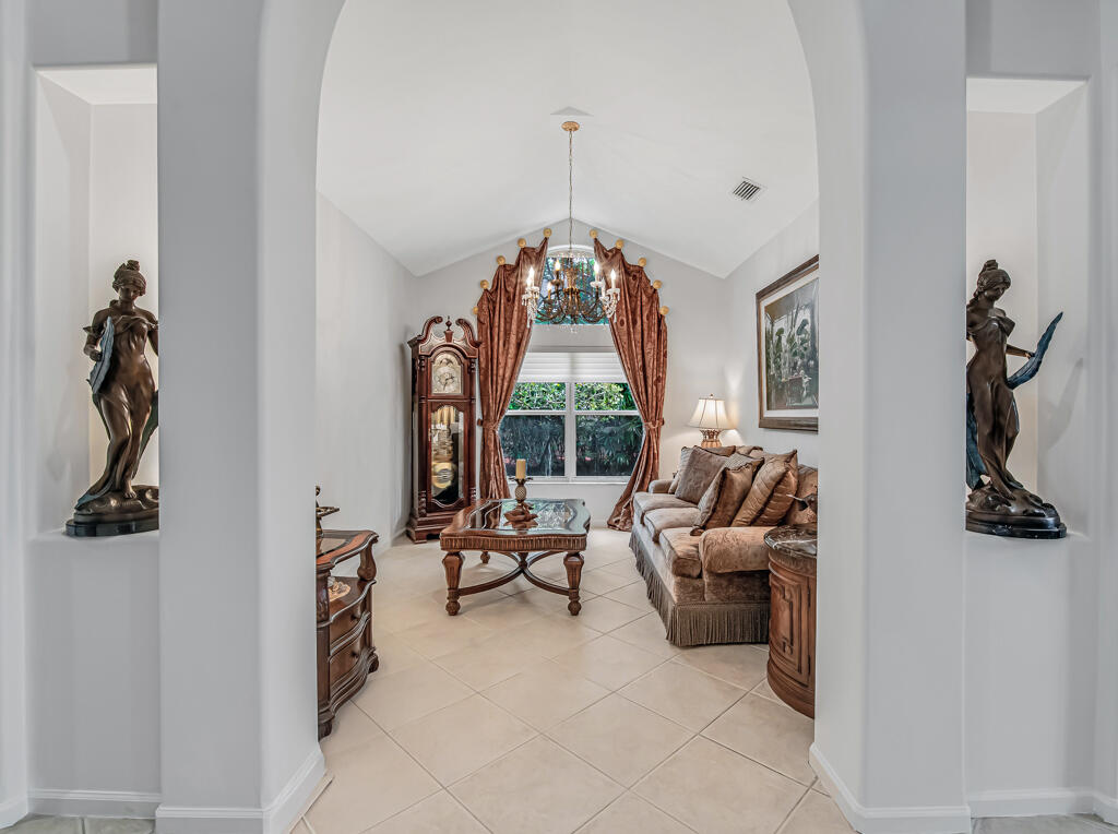 VALENCIA SHORES - Residential