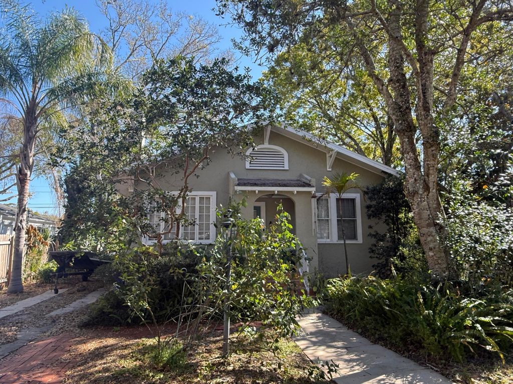 Photo of 2346 18th Avenue, Vero Beach, FL 32960 (MLS # B26012751)