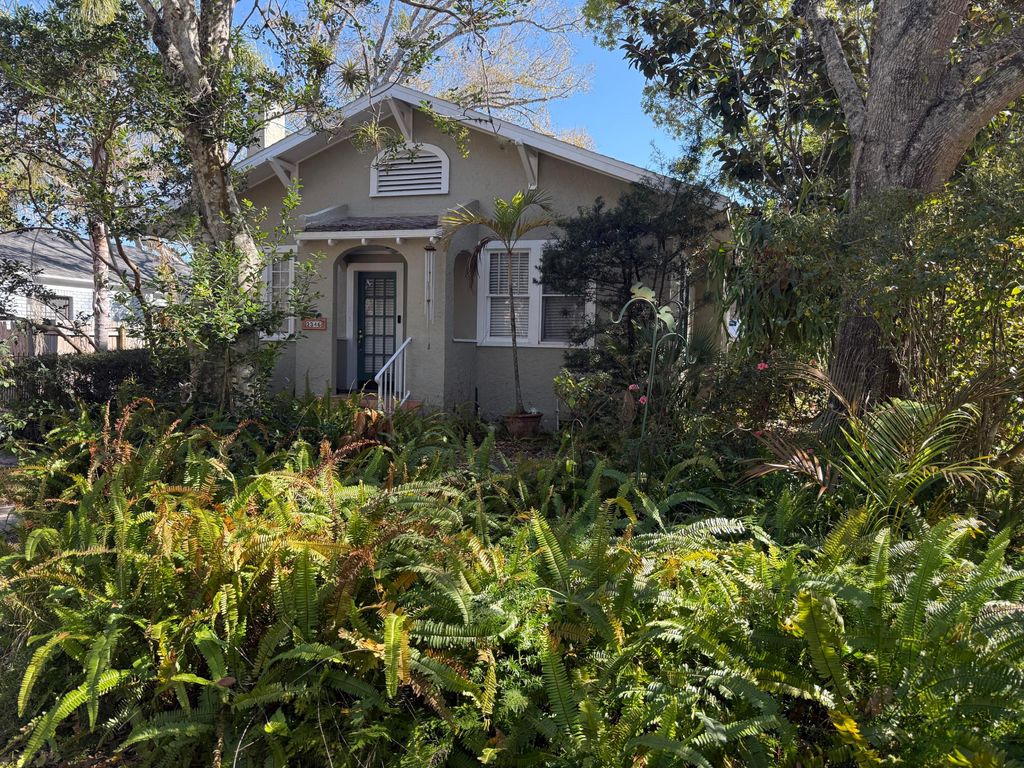 Photo of 2346 18th Avenue, Vero Beach, FL 32960 (MLS # B26012751)