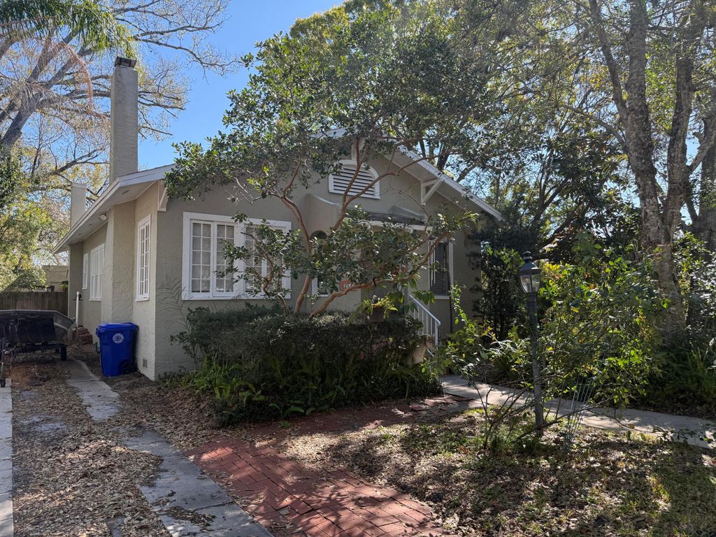 Photo of 2346 18th Avenue, Vero Beach, FL 32960 (MLS # B26012751)