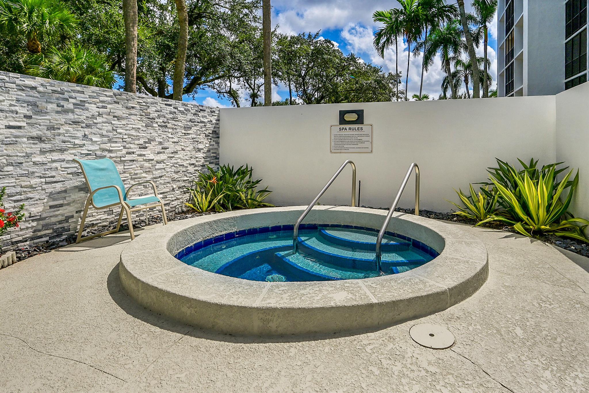 LAKEWOOD MIDRISE CONDO - Residential Lease