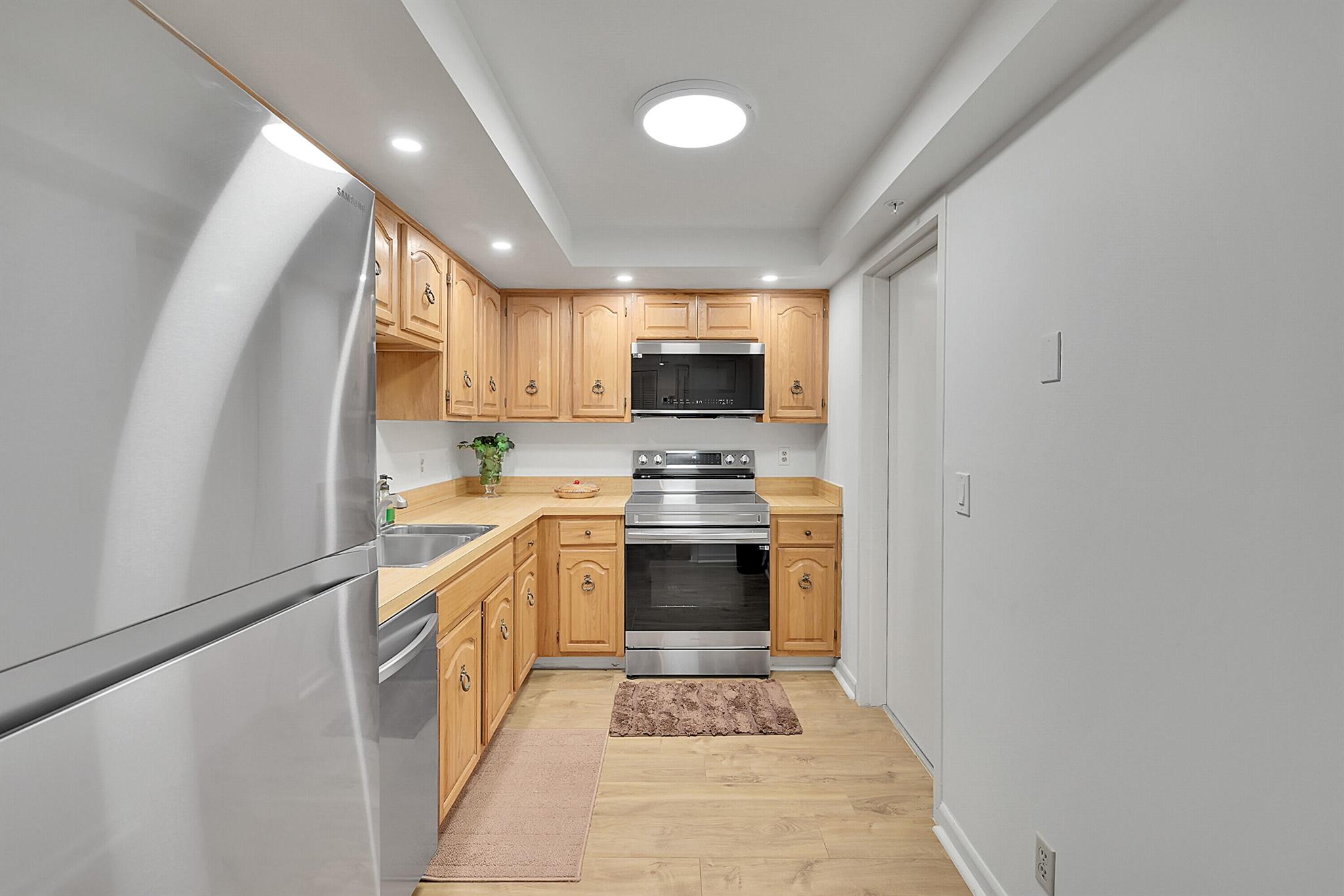 LAKEWOOD MIDRISE CONDO - Residential Lease