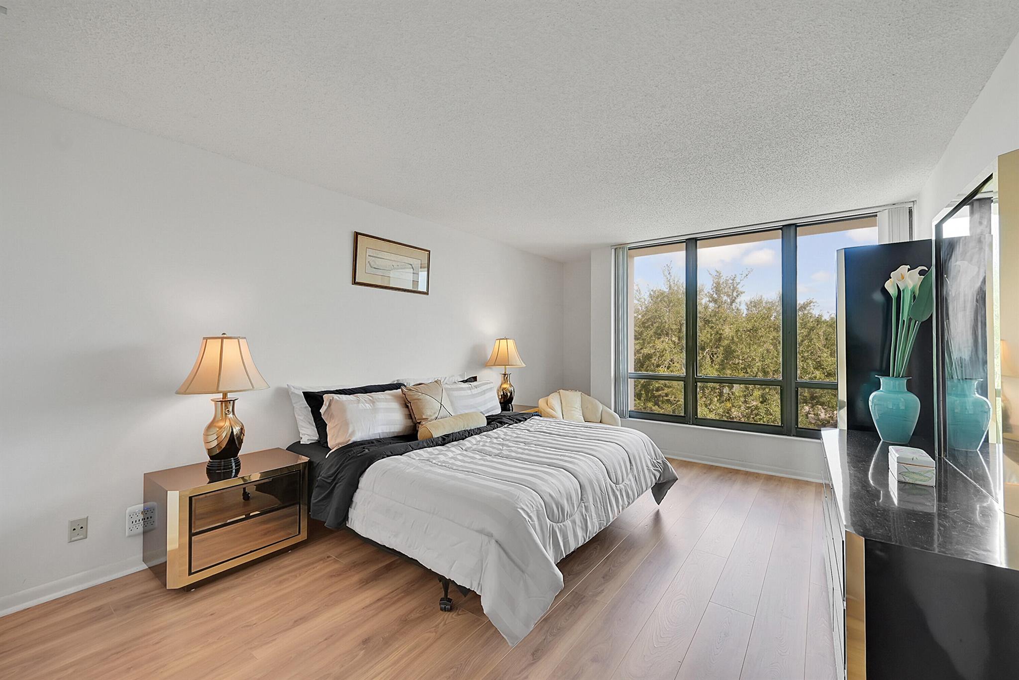 LAKEWOOD MIDRISE CONDO - Residential Lease