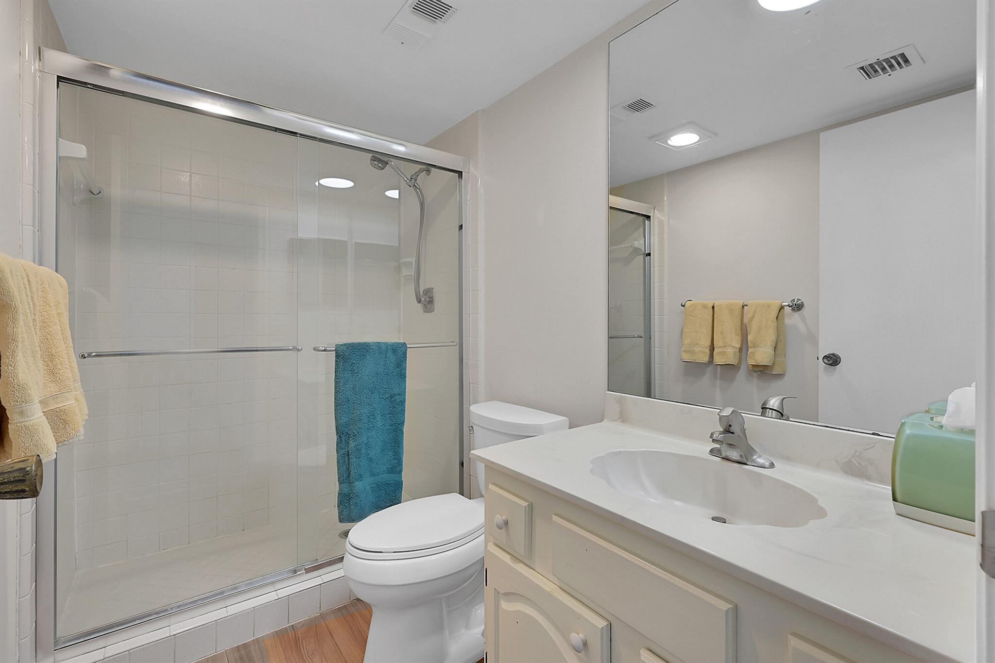 LAKEWOOD MIDRISE CONDO - Residential Lease