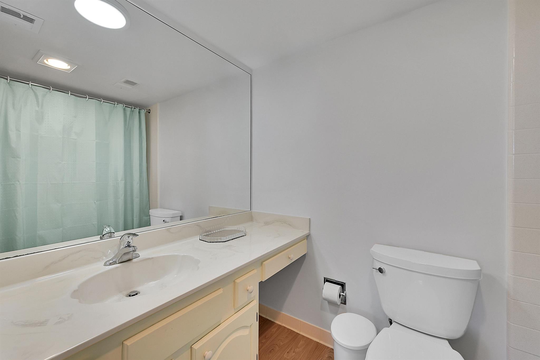 LAKEWOOD MIDRISE CONDO - Residential Lease