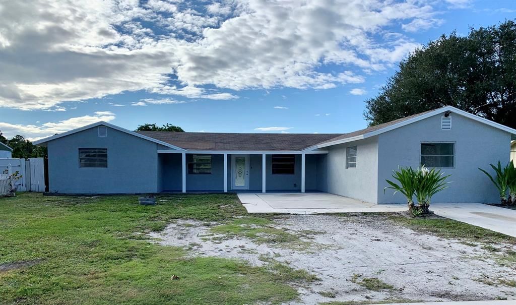 Photo of 3115 W Dixie Boulevard, Fort Pierce, FL 34946 (MLS # R10756316)