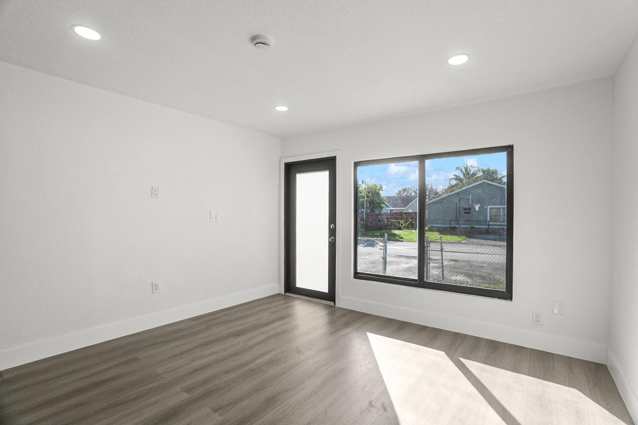 View photos, virtual tours, details... 20731 NW 41st Avenue Road