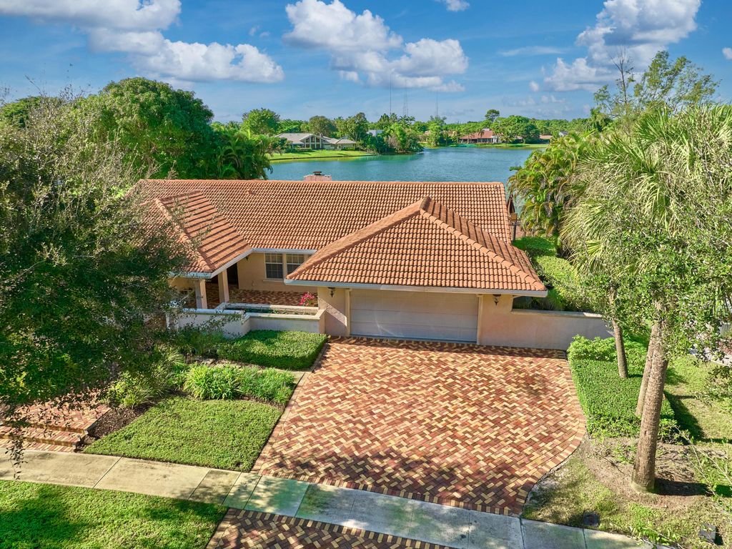 Photo of 7691 Estrella Circle, Boca Raton, FL 33433 (MLS # B26007142)