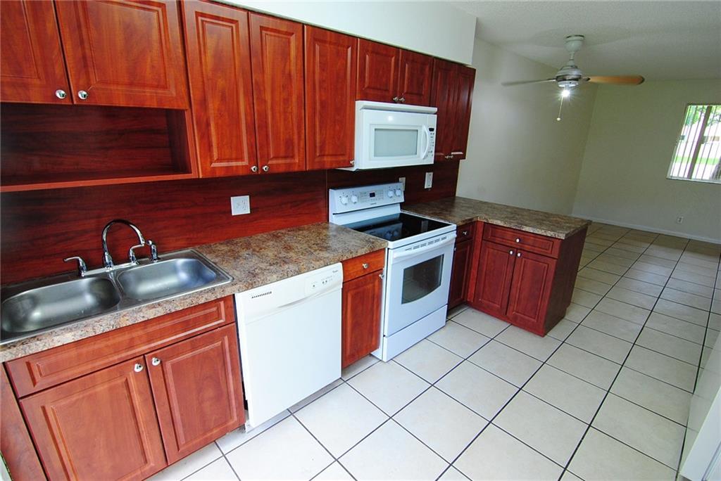 Coral Spgs University Dri - Residential Lease