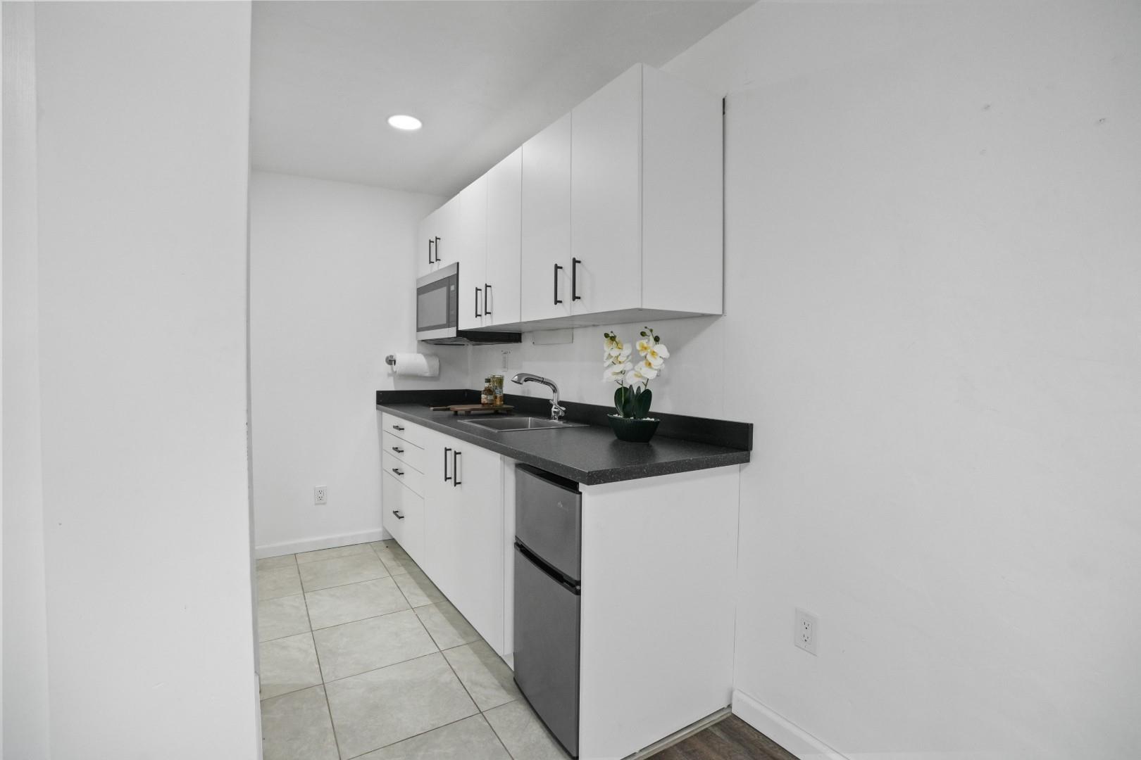 HIBISCUS GARDENS - Residential Lease