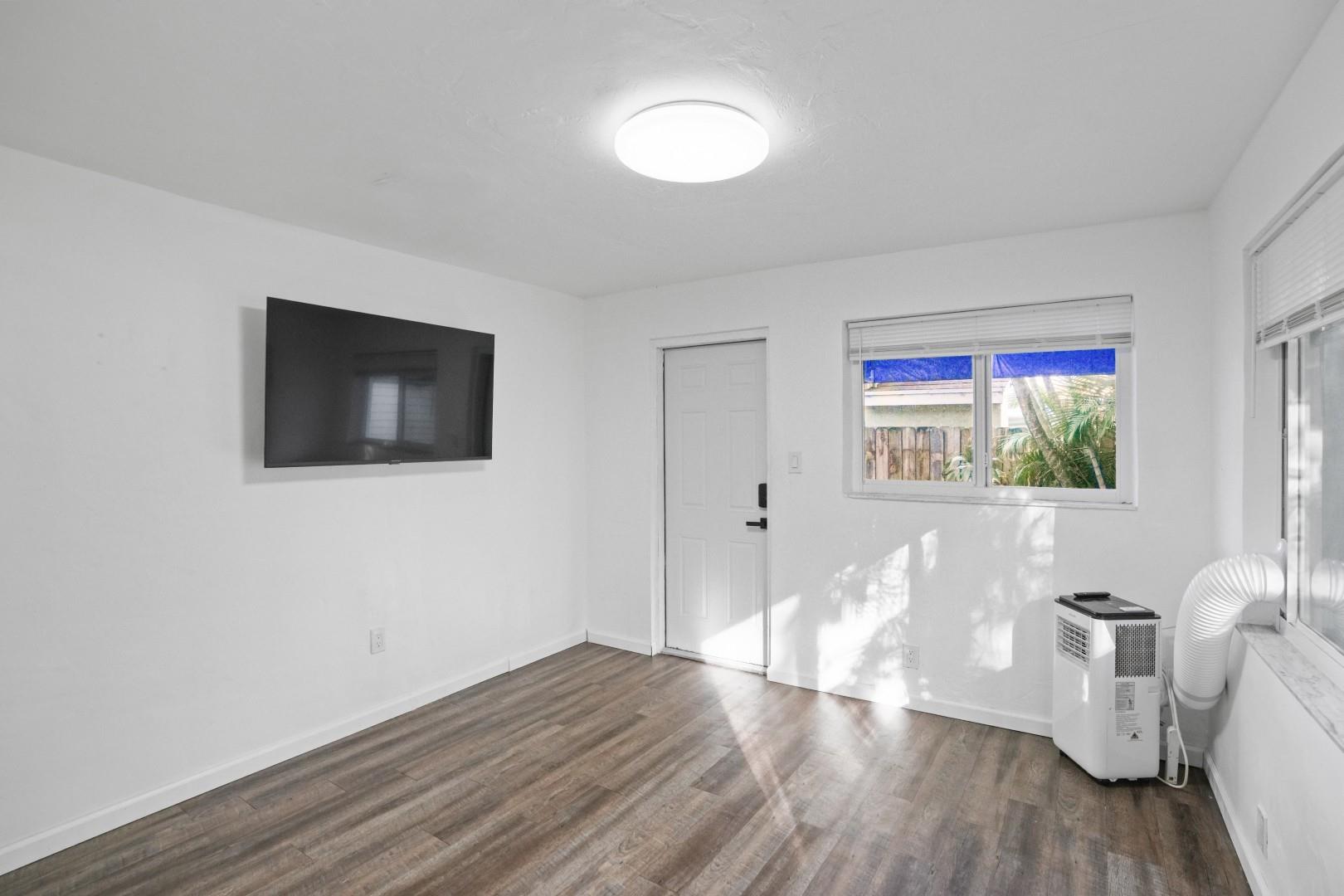 HIBISCUS GARDENS - Residential Lease