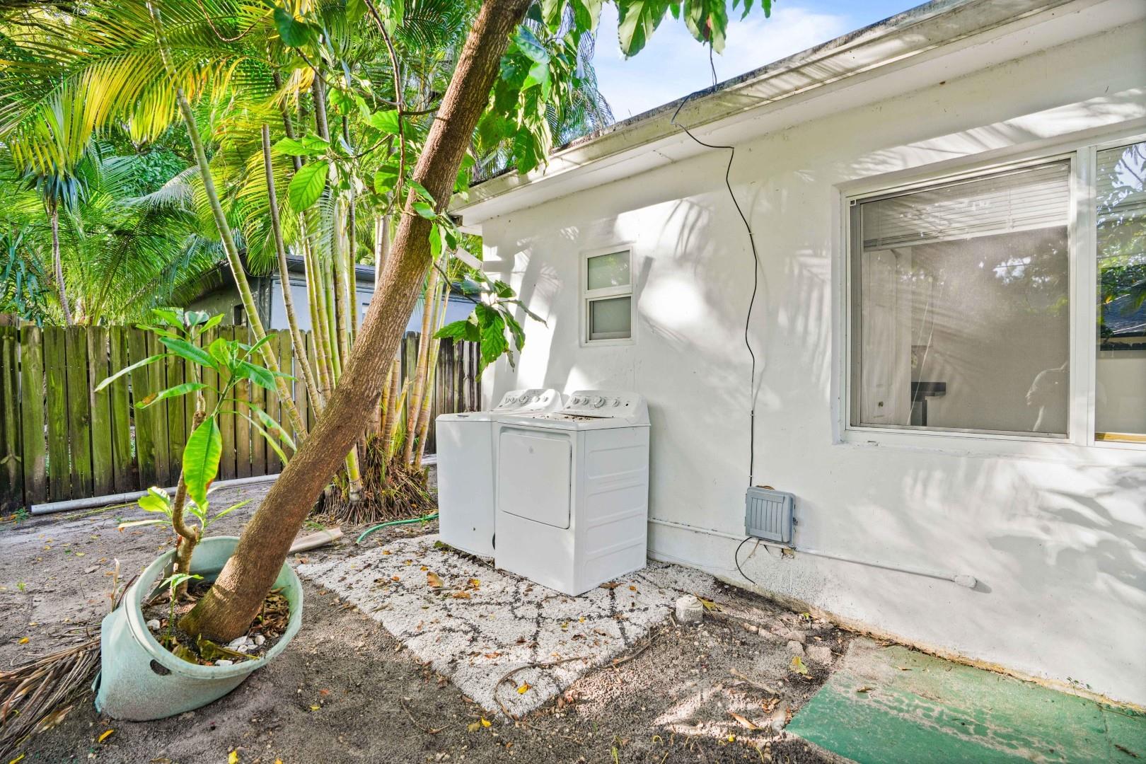 HIBISCUS GARDENS - Residential Lease