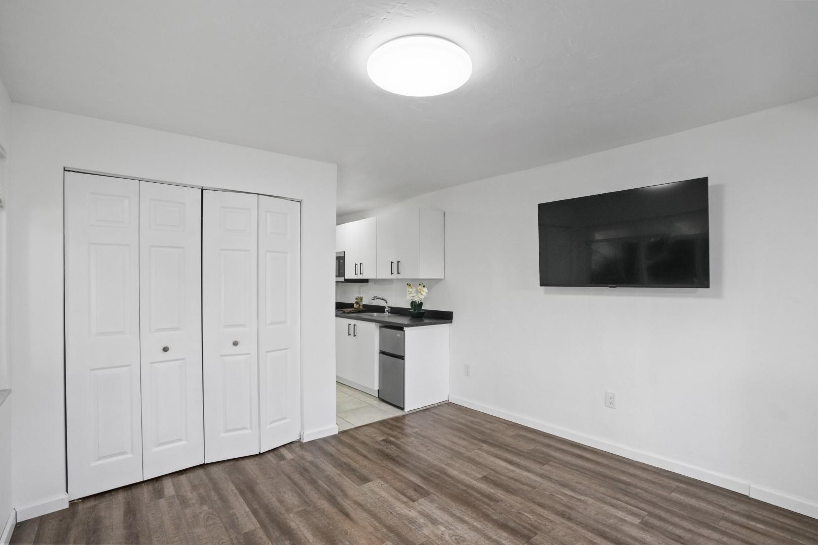 HIBISCUS GARDENS - Residential Lease