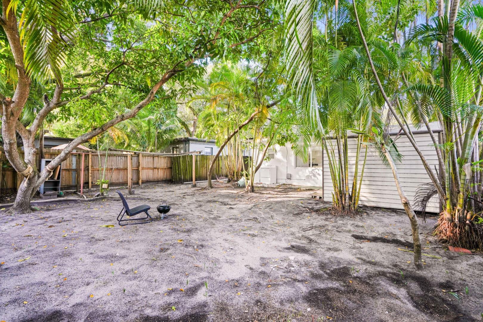 HIBISCUS GARDENS - Residential Lease