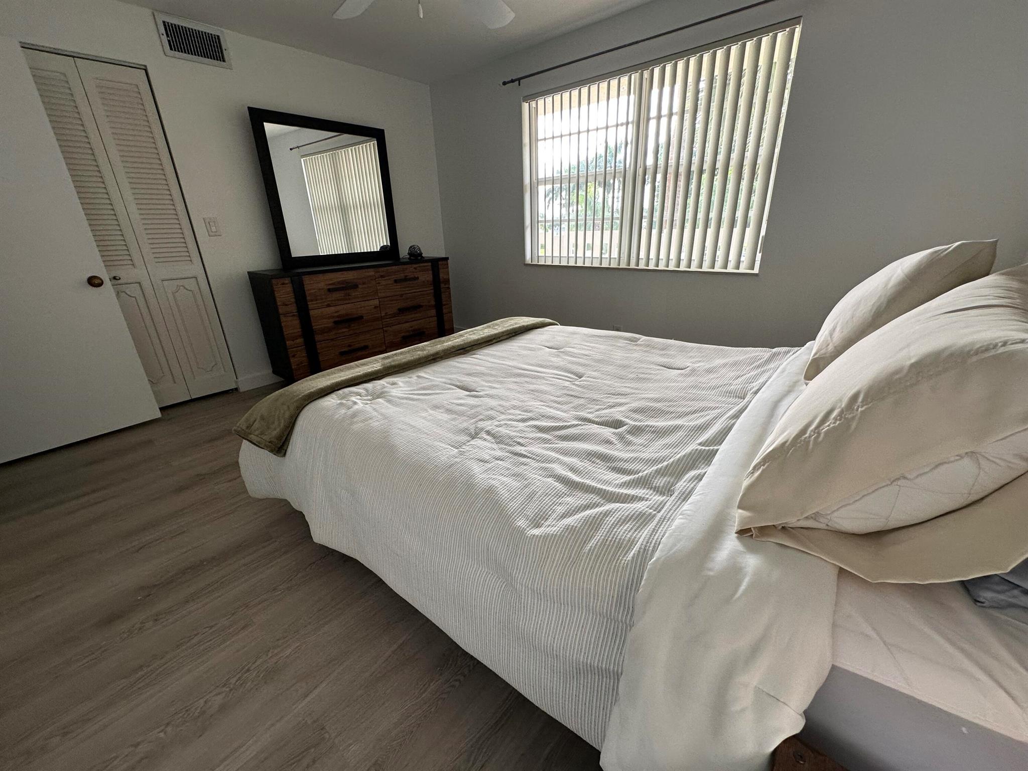 MEADOWBROOK LAKES VIEW CO - Residential Lease