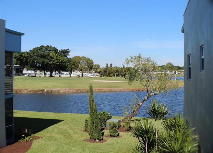 55+ COMMUNITY  FULLY FUNISHED.  2ND FLOOR LOCATED IN KINGS POINT.
This unit has 1 TV in living room, and 1 TV in the Bedroom with a Kings Size Bed.
 This community has IN/OUT door pools, 3 clubhouses, on sight restaurants, pickle ball, tennis courts, basketball courts, art room, sewing room and much more. Washer/dryer are located on the enclosed patio off the bedroom.