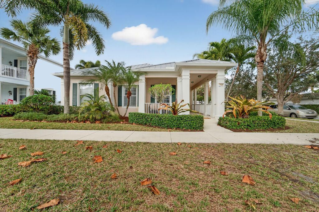 Photo of 102 Bonaire Lane, Jupiter, FL 33458 (MLS # R11160092)