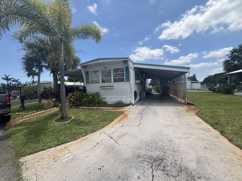 Photo of 586 NE 47th Street, Deerfield Beach, FL 33064 (MLS # B26025149)