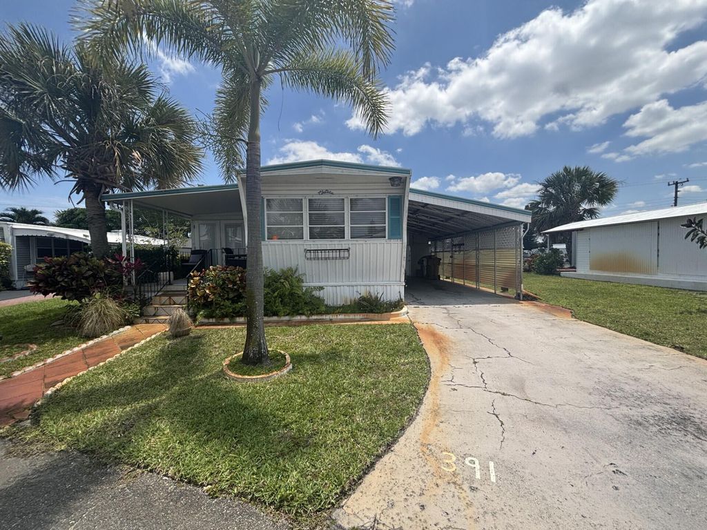 Photo of 586 NE 47th Street, Deerfield Beach, FL 33064 (MLS # B26025149)
