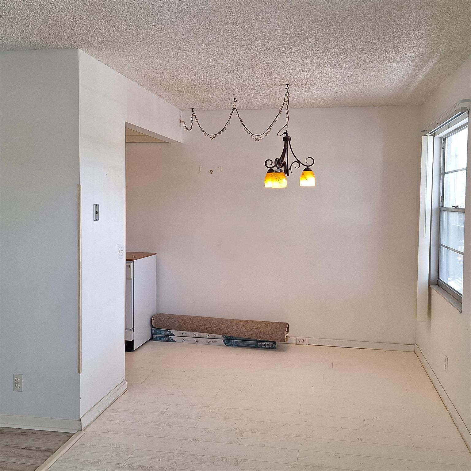 13250 SW 4th Court 305g, Pembroke Pines, FL, 33027/$144,500 2 13250 SW 4th Court 305g