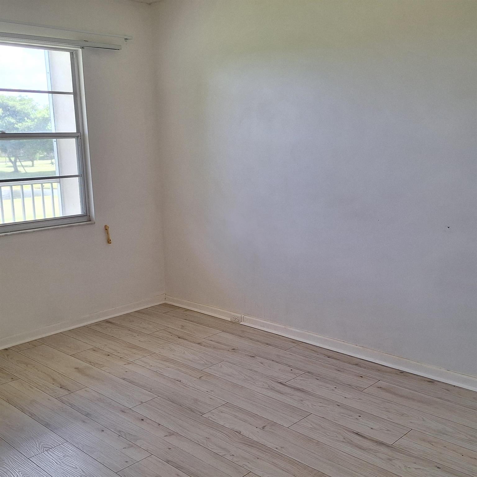 13250 SW 4th Court 305g, Pembroke Pines, FL, 33027/$144,500 3 13250 SW 4th Court 305g