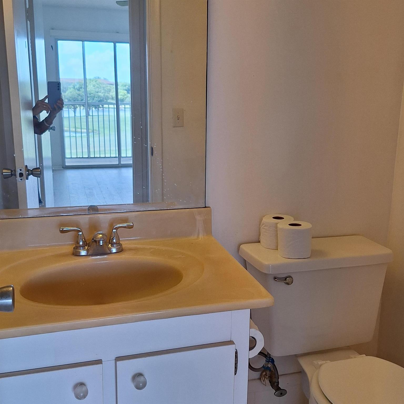 13250 SW 4th Court 305g, Pembroke Pines, FL, 33027/$144,500 4 13250 SW 4th Court 305g