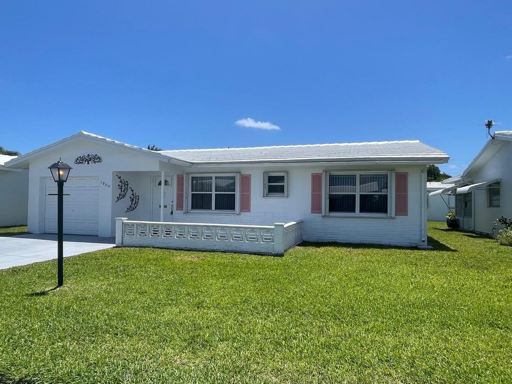 Photo of 1902 SW 13th Terrace, Boynton Beach, FL 33426 (MLS # R11084855)