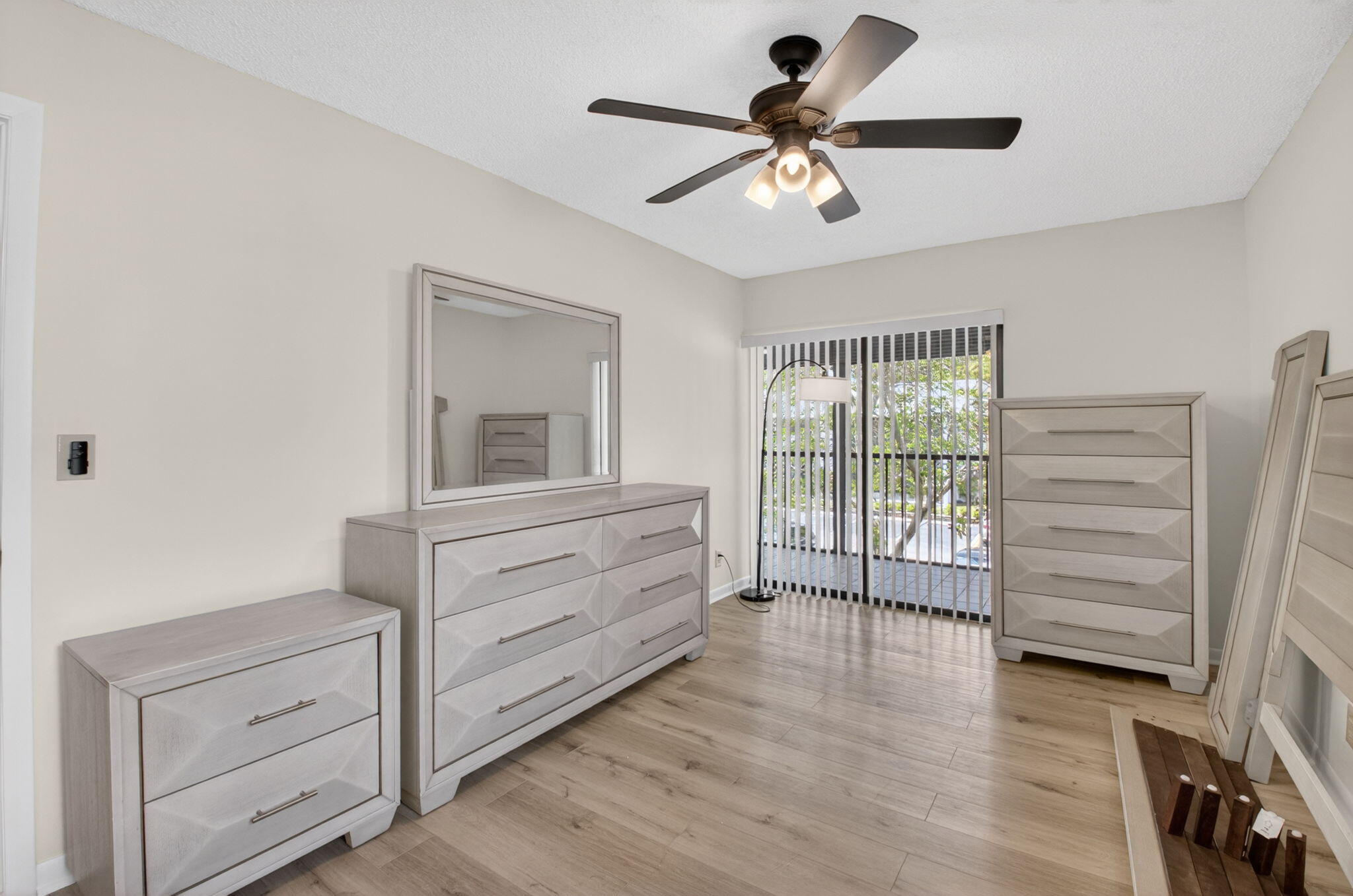 WITNEY E CONDO - Residential