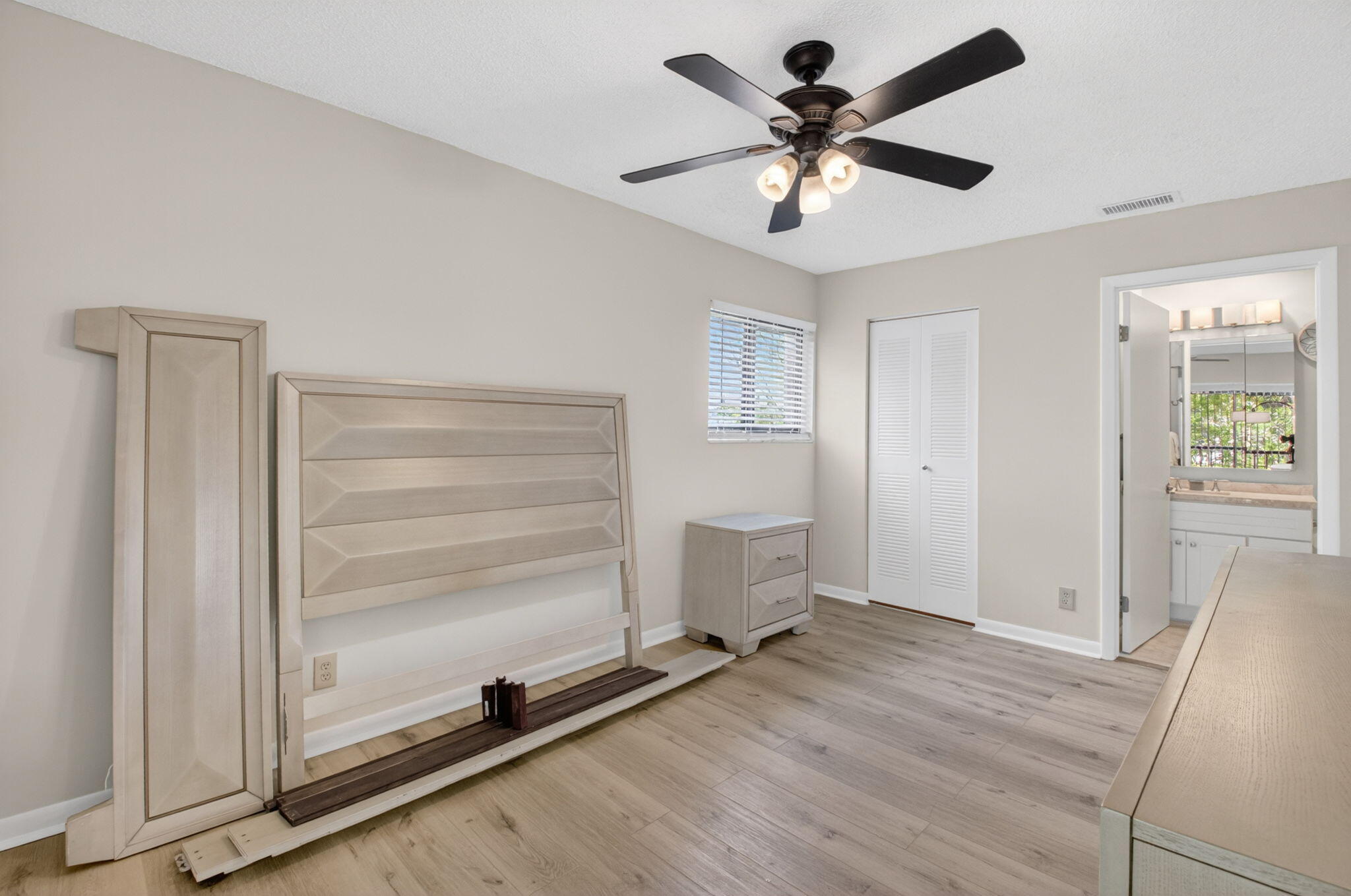 WITNEY E CONDO - Residential