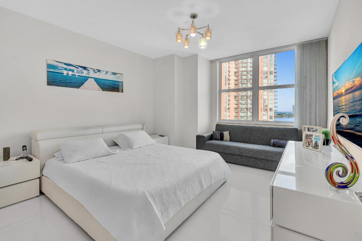 AVENTURA MARINA CONDO NUMBER TWO - Residential