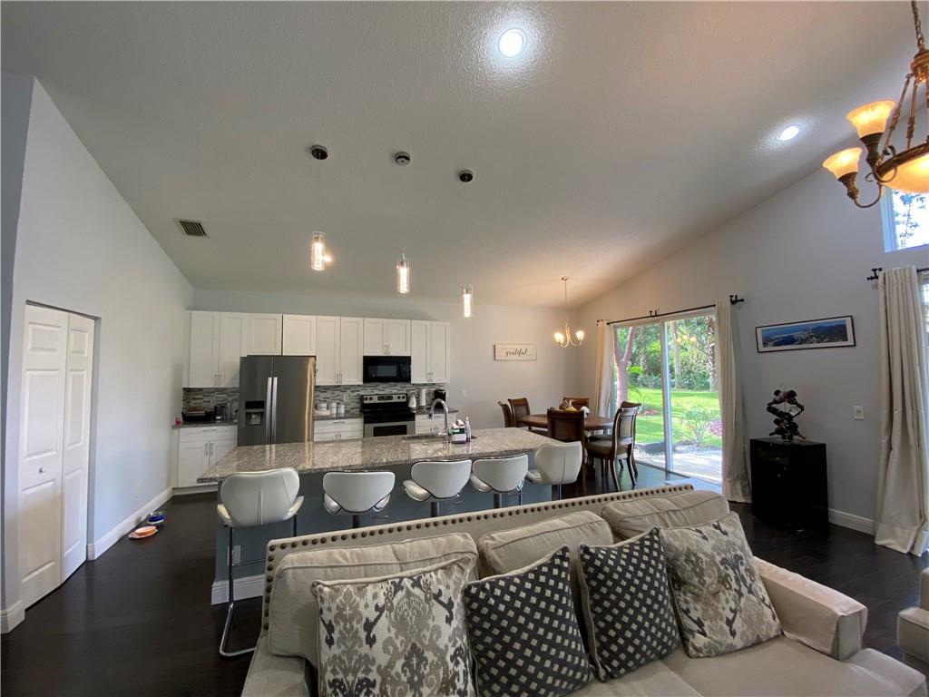 VICTORIA ISLES - Residential