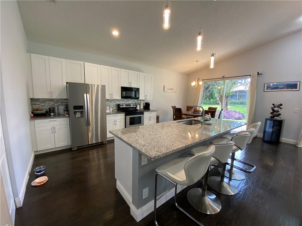 VICTORIA ISLES - Residential