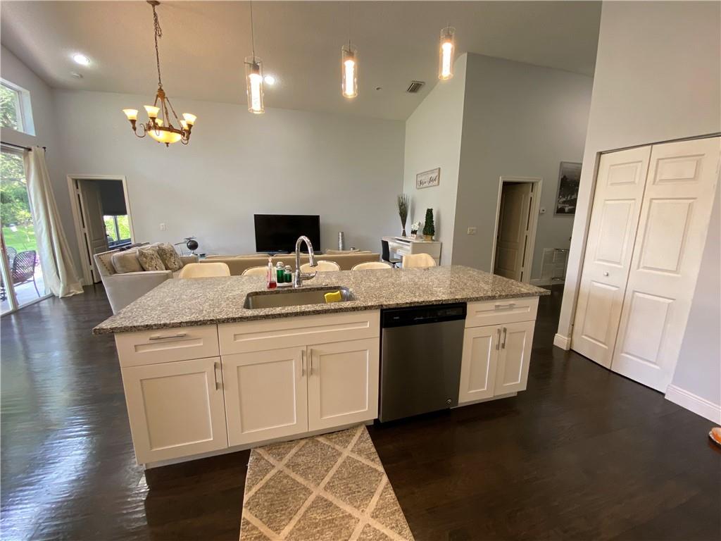 VICTORIA ISLES - Residential
