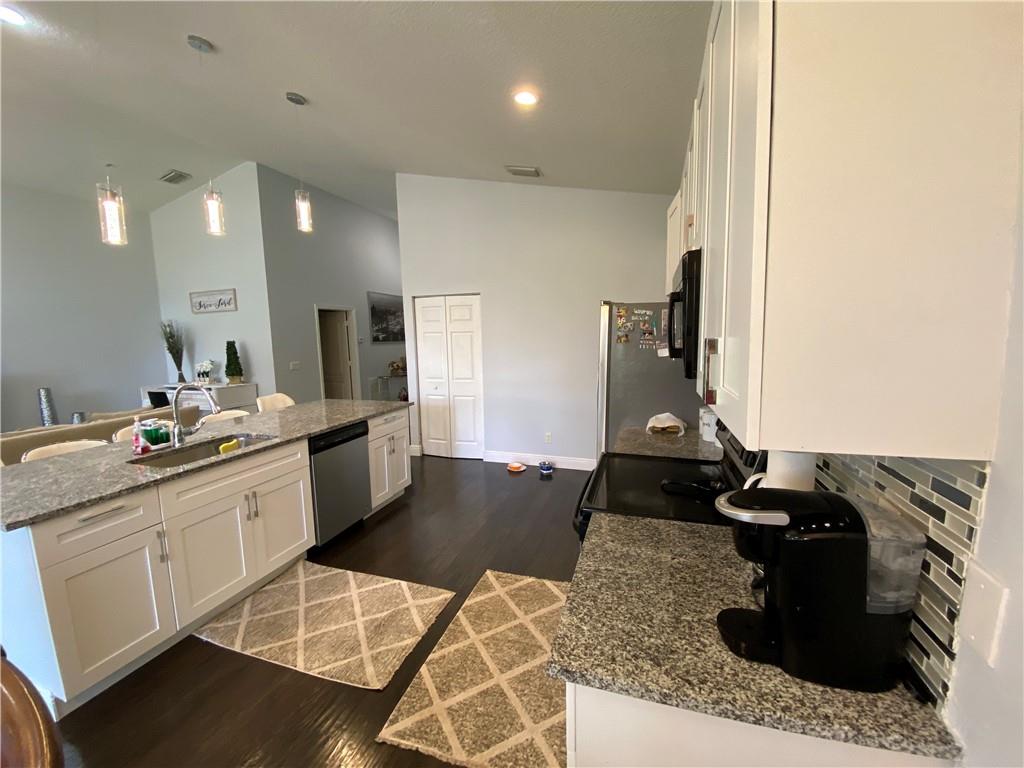 VICTORIA ISLES - Residential
