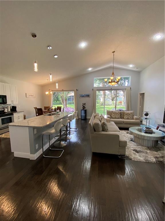 VICTORIA ISLES - Residential