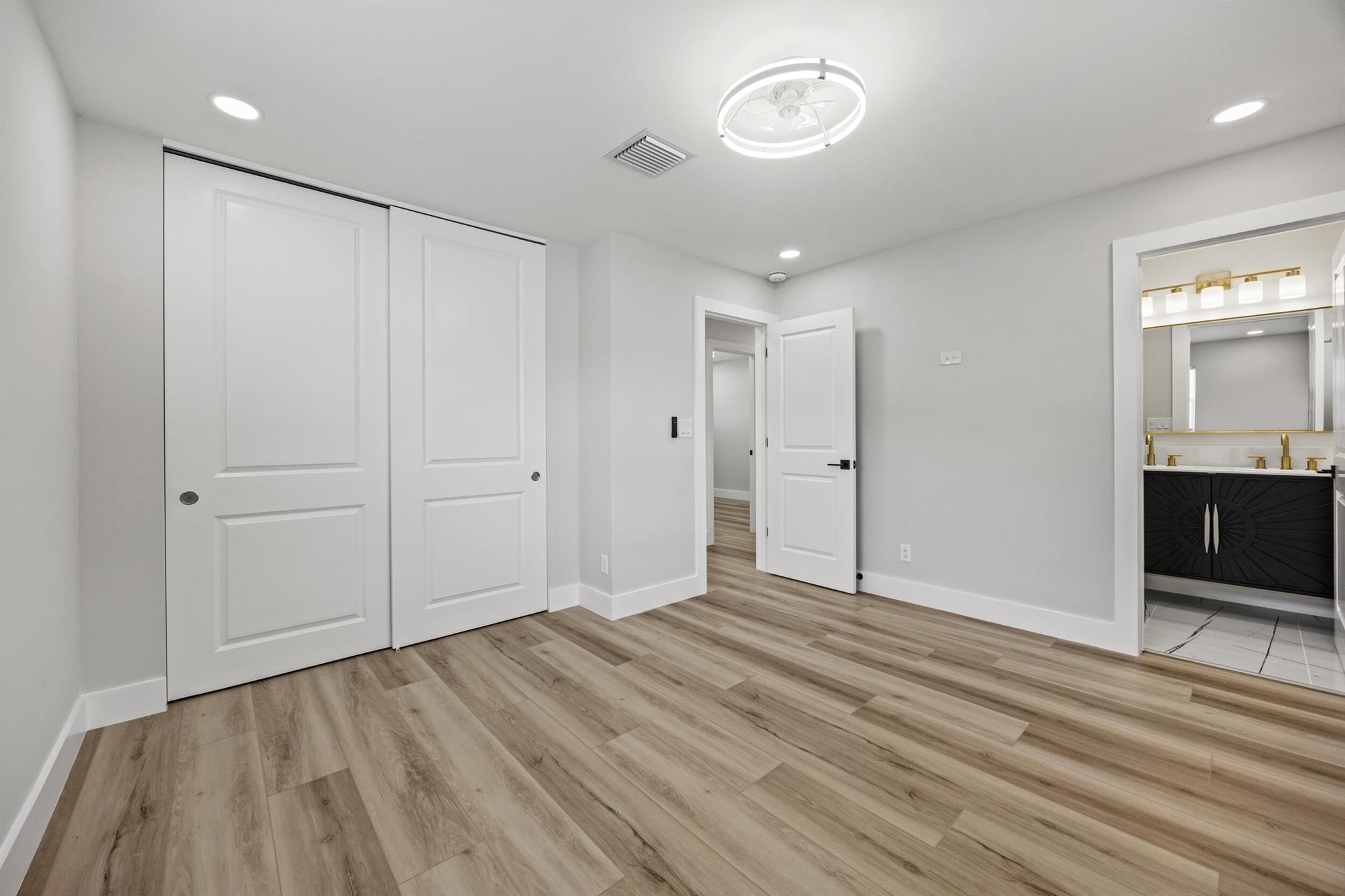 SOUTHGATE - Residential