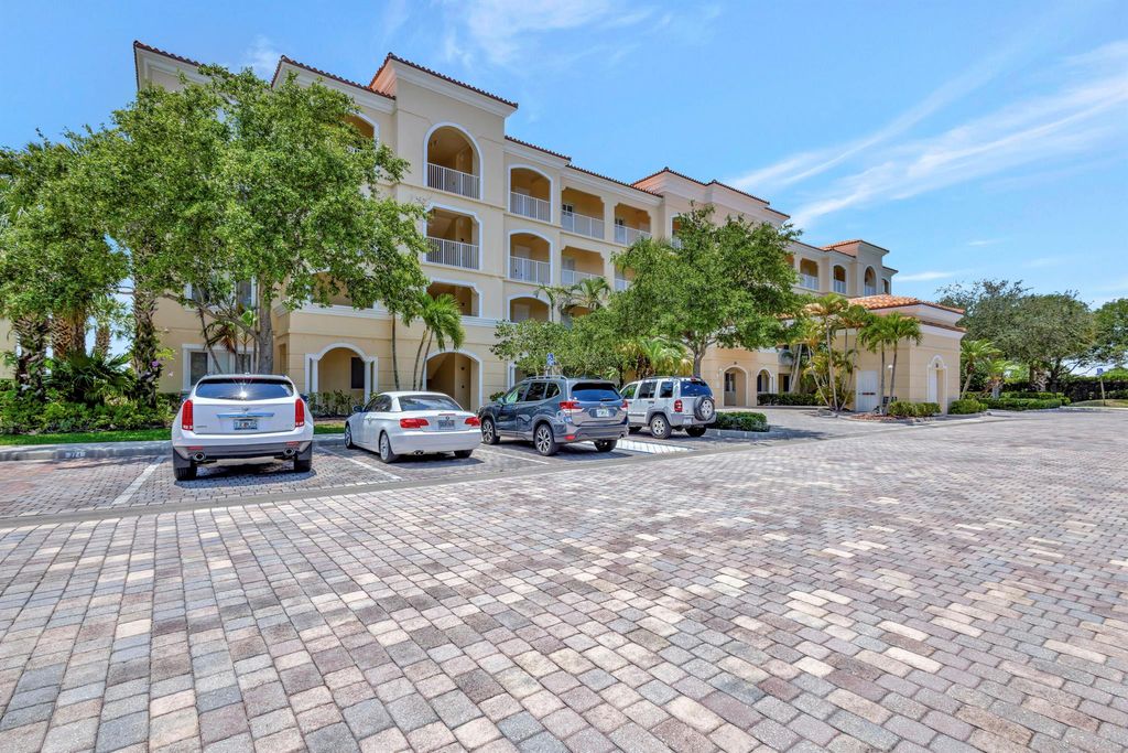 Photo of 34 W Harbour Isle Drive #205, Fort Pierce, FL 34949 (MLS # R11093429)