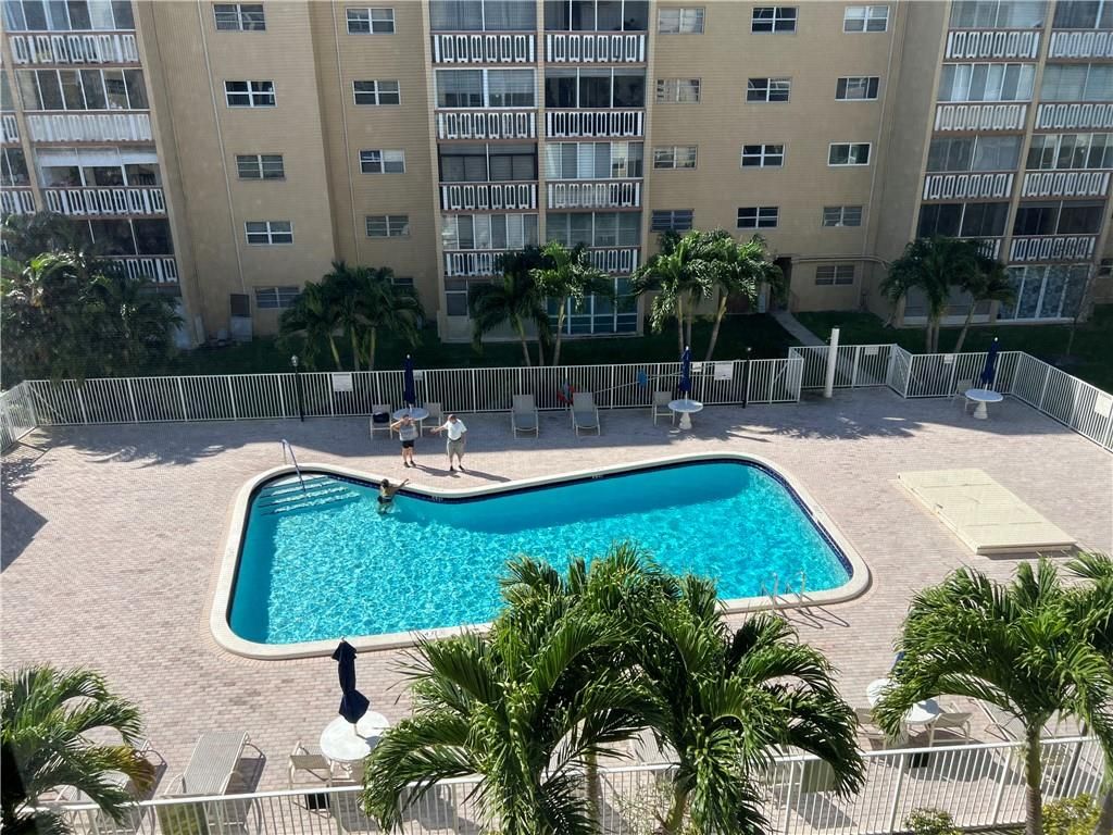 Photo of 620 NE 12th Ave #403, Hallandale Beach, FL 33009 (MLS # F10372658)